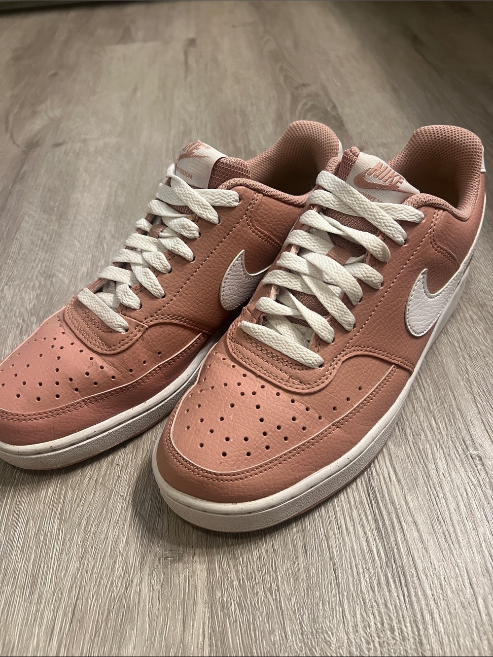 Nike Women's Low-Top Sneakers - Rose Pink/White